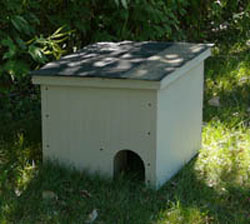 Photo d'une cabane à chat.